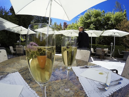 Opções para refeição para casais. Hotel und Spezialitätenrestaurant zur Linde