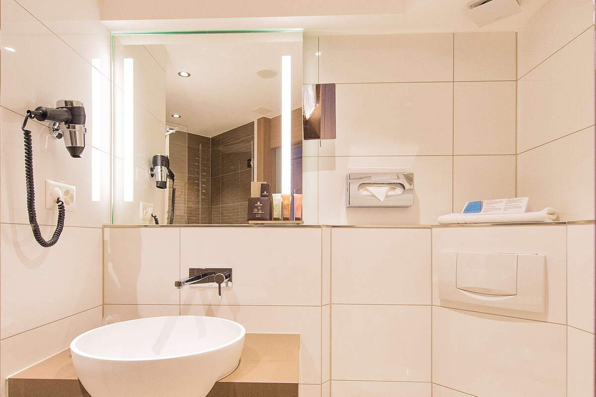 Bathroom | Free toiletries, hair dryer, bathrobes, slippers