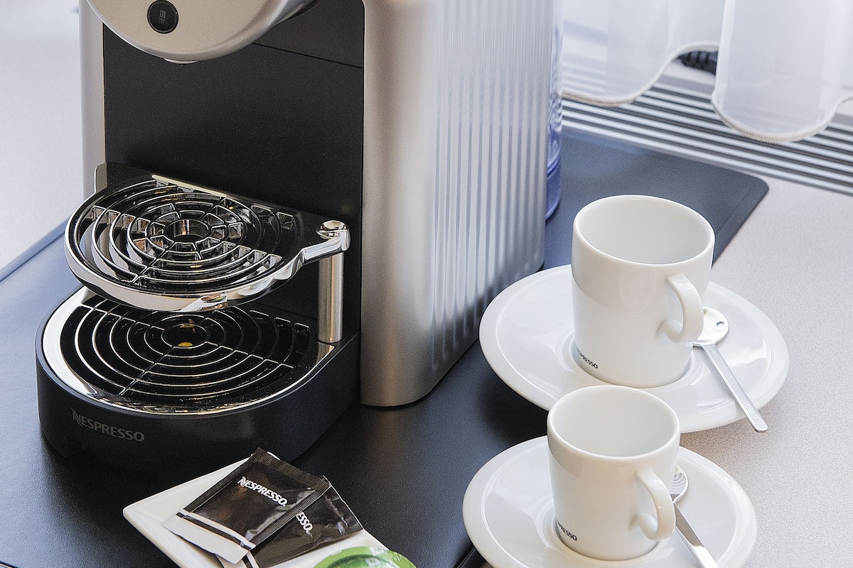 superior room, non smoking | minibar, in-room safe, desk, blackout curtains