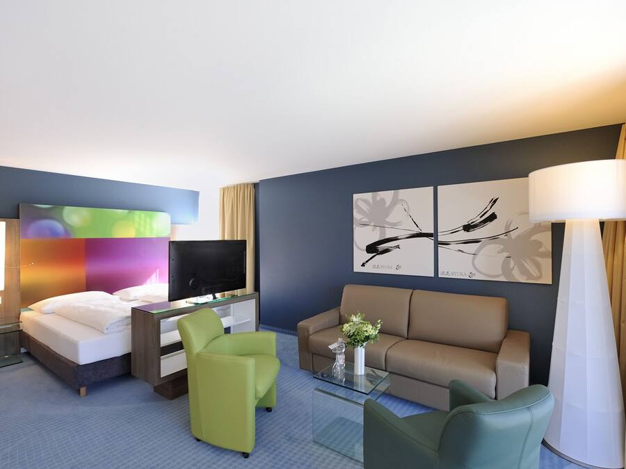 Junior suite, niet-roken | Een minibar, een kluis op de kamer, een bureau, verduisterende gordijnen