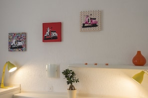 In-room safe, desk, soundproofing, cots/infant beds - Hotel Vezia (Vezia)