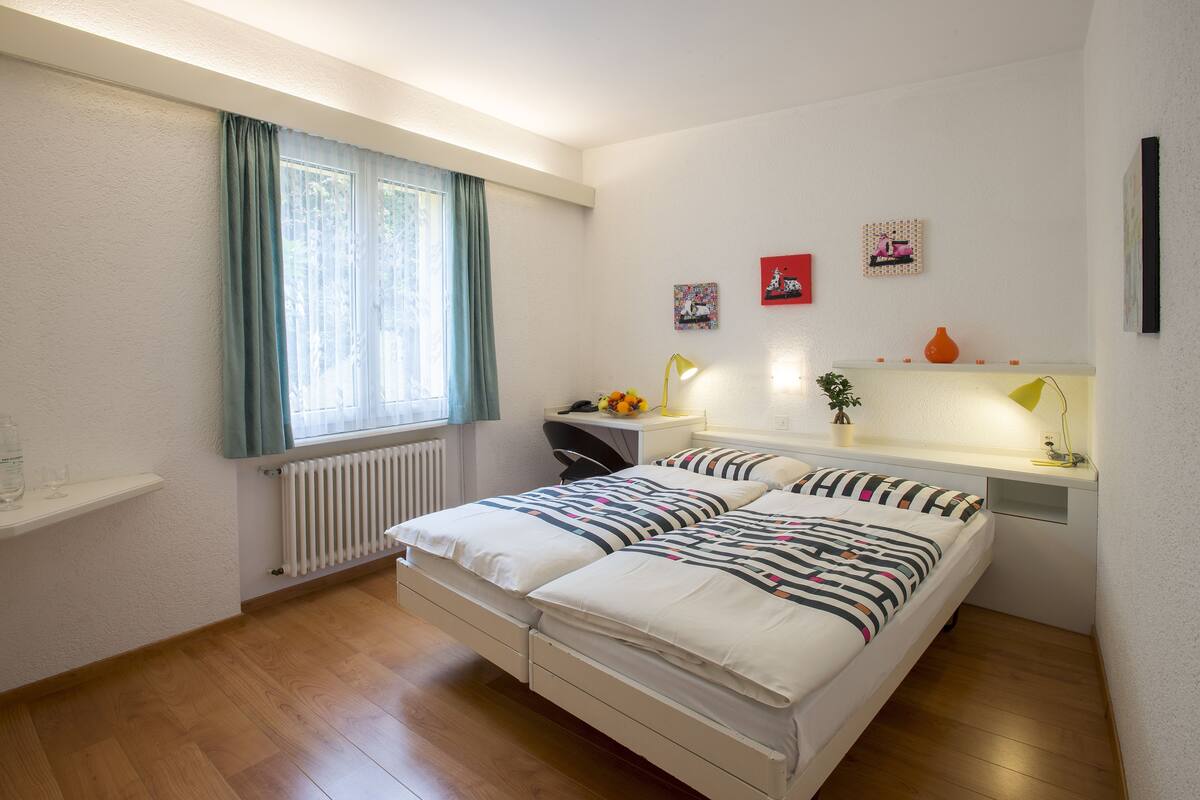 Habitación doble (Luna) | Caja de seguridad en la habitación, escritorio, insonorización y cunas