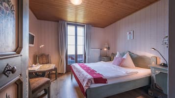 双人房, 阳台, 湖景 (lake Thun) | 埃及棉床单、Select Comfort 床、客房内保险箱、办公桌