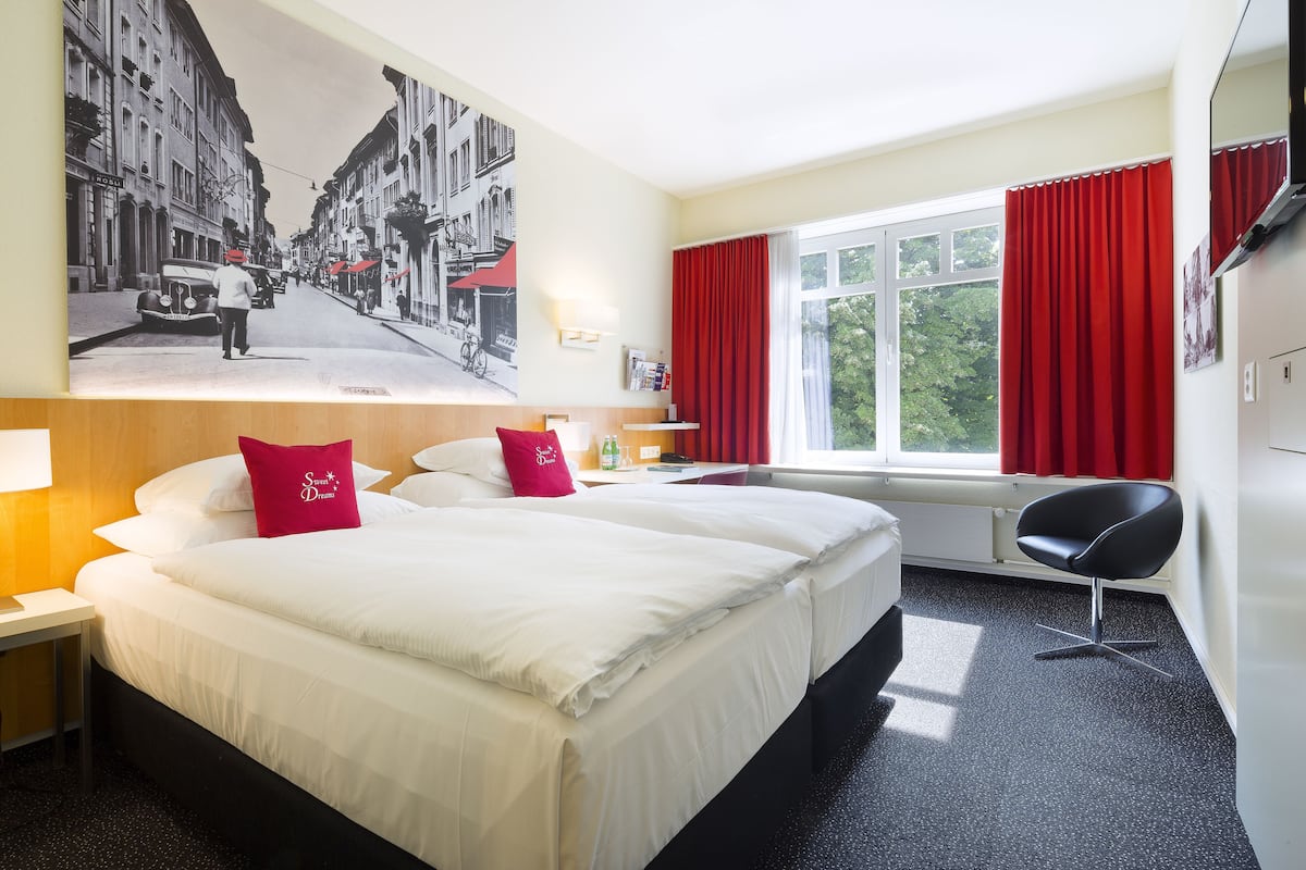 Premium bedding, down comforters, pillowtop beds, in-room safe