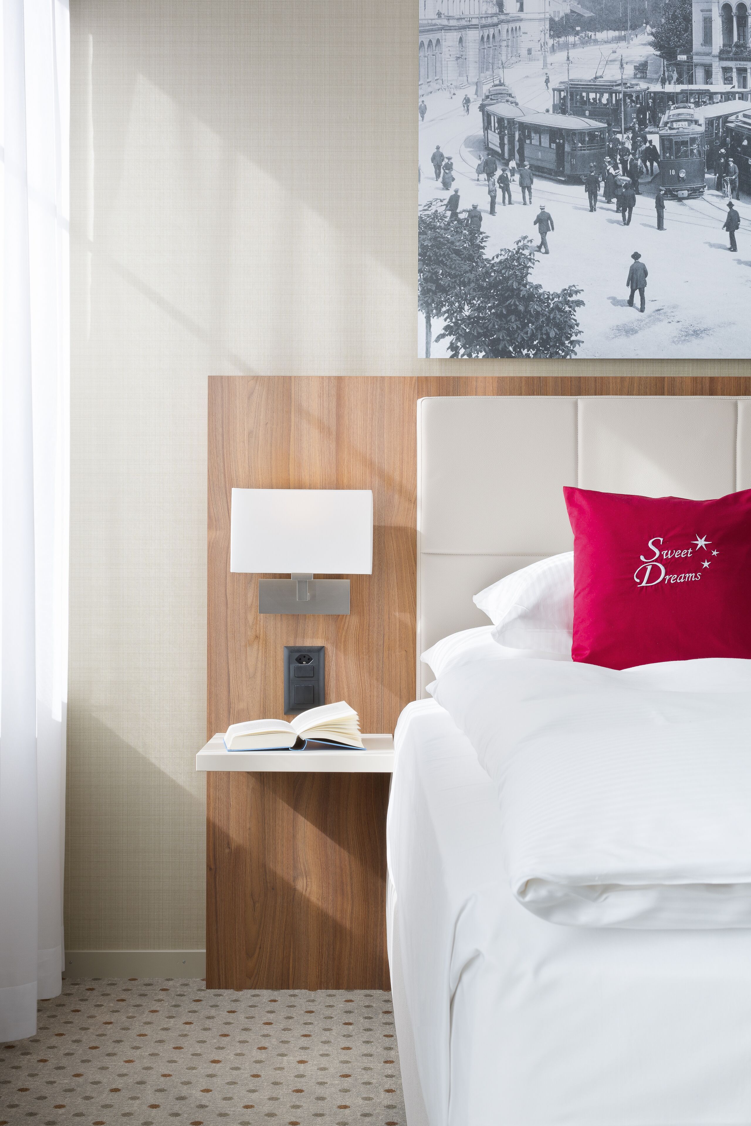 Hochwertige Bettwaren, Daunenbettdecken, Pillowtop-Betten, Zimmersafe