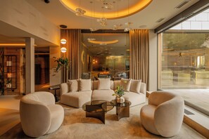 Indoor pool, sun loungers - Grand Hotel Zermatterhof (Zermatt)