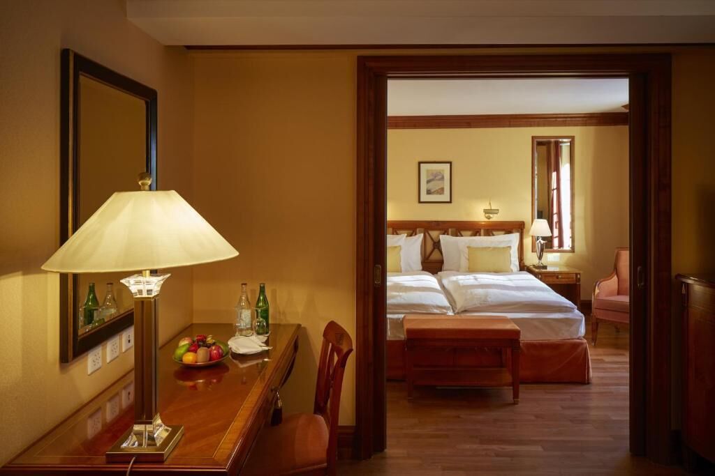 Hypo-allergenic bedding, minibar, in-room safe, desk
