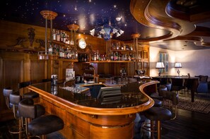 2 bar/lounge