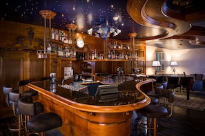 2 bar/lounge