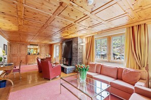 Superior Suite, 1 Bedroom (Classic) | Hypo-allergenic bedding, minibar, in-room safe, individually decorated - Grand Hotel Zermatterhof (Zermatt)