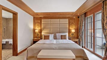 Deluxe Double Room | 1 bedroom, hypo-allergenic bedding, minibar, in-room safe