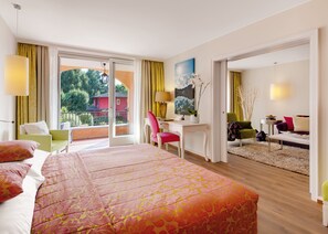 In-room safe, blackout curtains, free WiFi, bed sheets