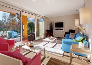 In-room safe, blackout curtains, free WiFi, bed sheets