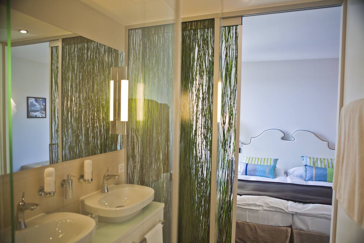 shower, free toiletries, hair dryer, slippers