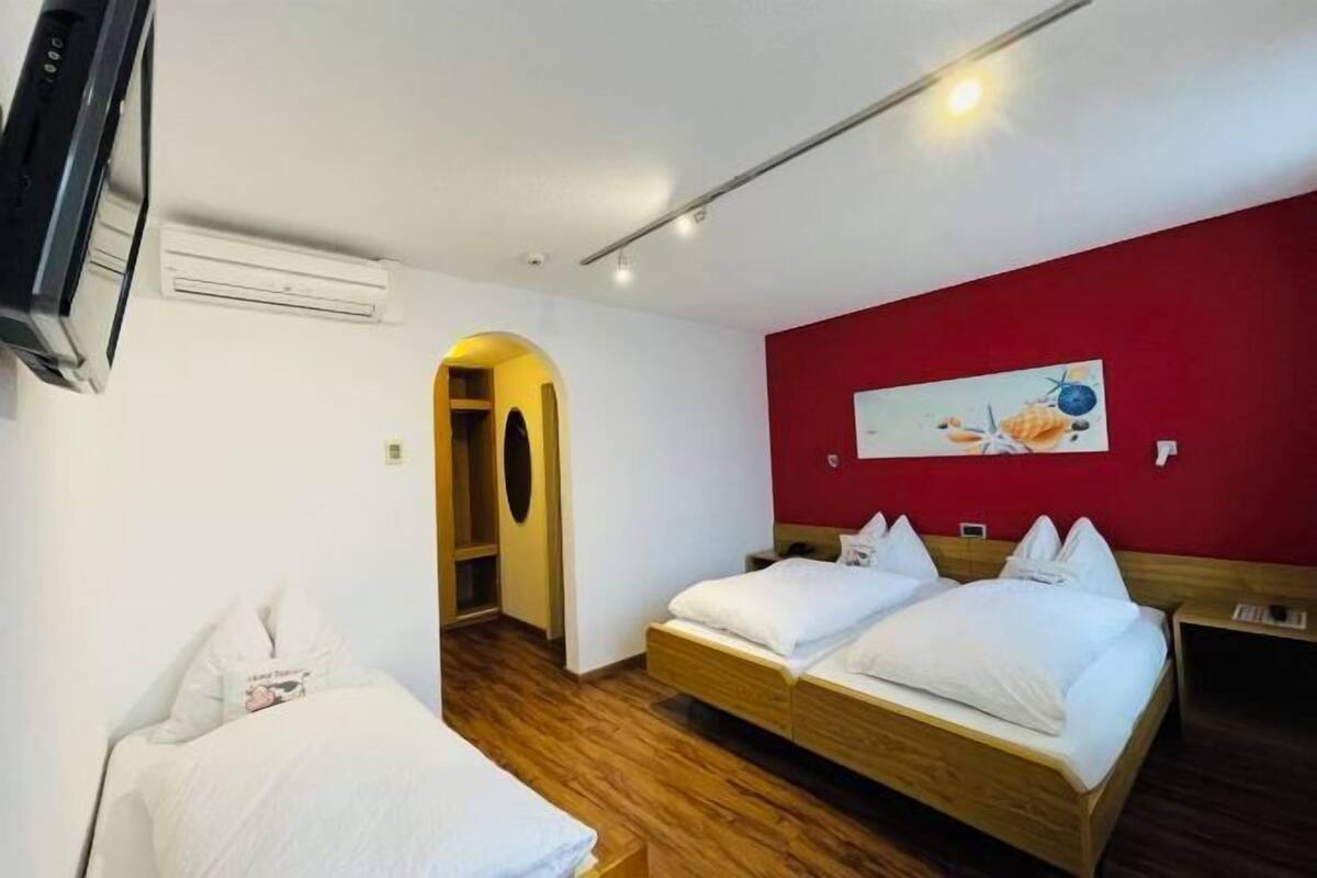 1 bedroom, in-room safe, desk, laptop workspace