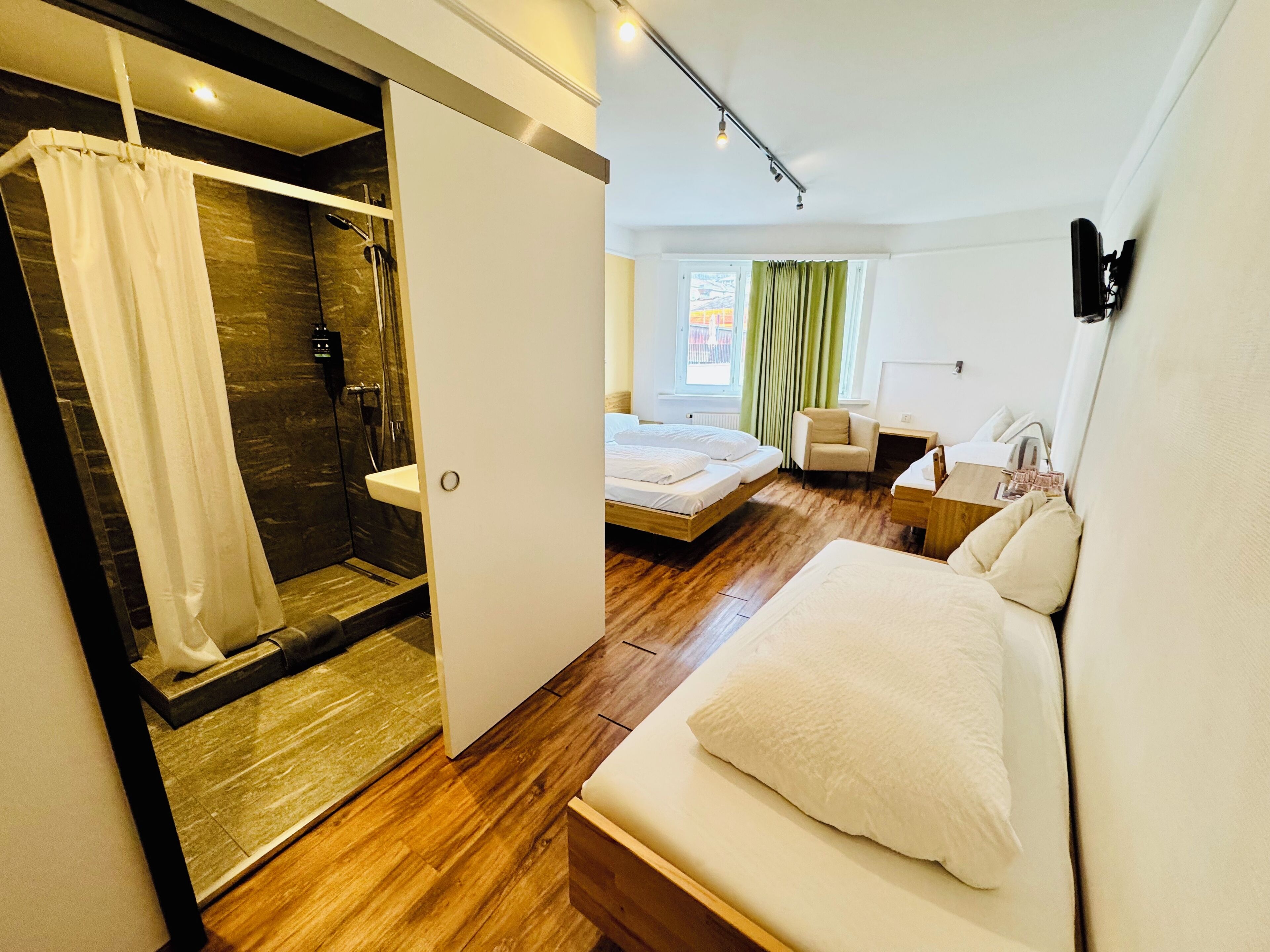 ベーシック 4 人部屋 | 1 室のベッドルーム、セーフティボックス (室内)、デスク、ノートパソコン用作業スペース