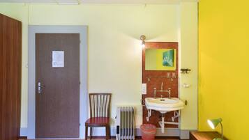 Quadruple Family Room with Shared Bathroom | Servicios de la habitación