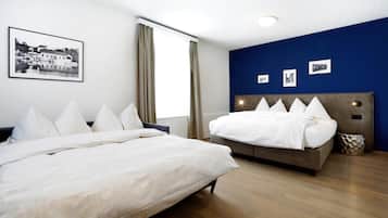 Minibar, in-room safe