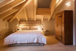 Design Suite (Loft) | Premium bedding, down comforters, individually furnished, free WiFi - Hotel De Londres (Brig)