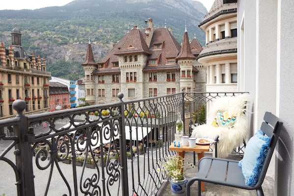 Chambre Deluxe avec lits jumeaux, balcon, vue montagne (DBL TB) | Literie de qualité supérieure, couette en duvet d'oie