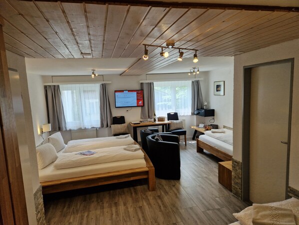 Coffres-forts dans les chambres, bureau, rideaux occultants