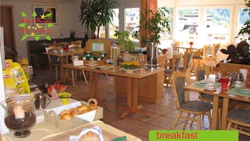 Free daily buffet breakfast 