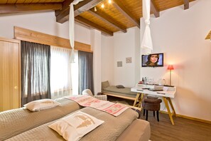 Premium-Doppelzimmer, Balkon, Bergblick | Ausblick vom Zimmer