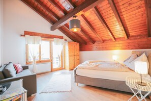 Condo | Hypo-allergenic bedding, in-room safe, desk, free WiFi - Hotel-Restaurant Bürchnerhof (Buerchen)