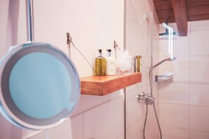 Condo | Bathroom | Free toiletries, hair dryer, towels - Hotel-Restaurant Bürchnerhof (Buerchen)