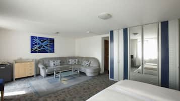 Minibaari, työpöytä, ilmaiset vauvansängyt, lisävuoteet