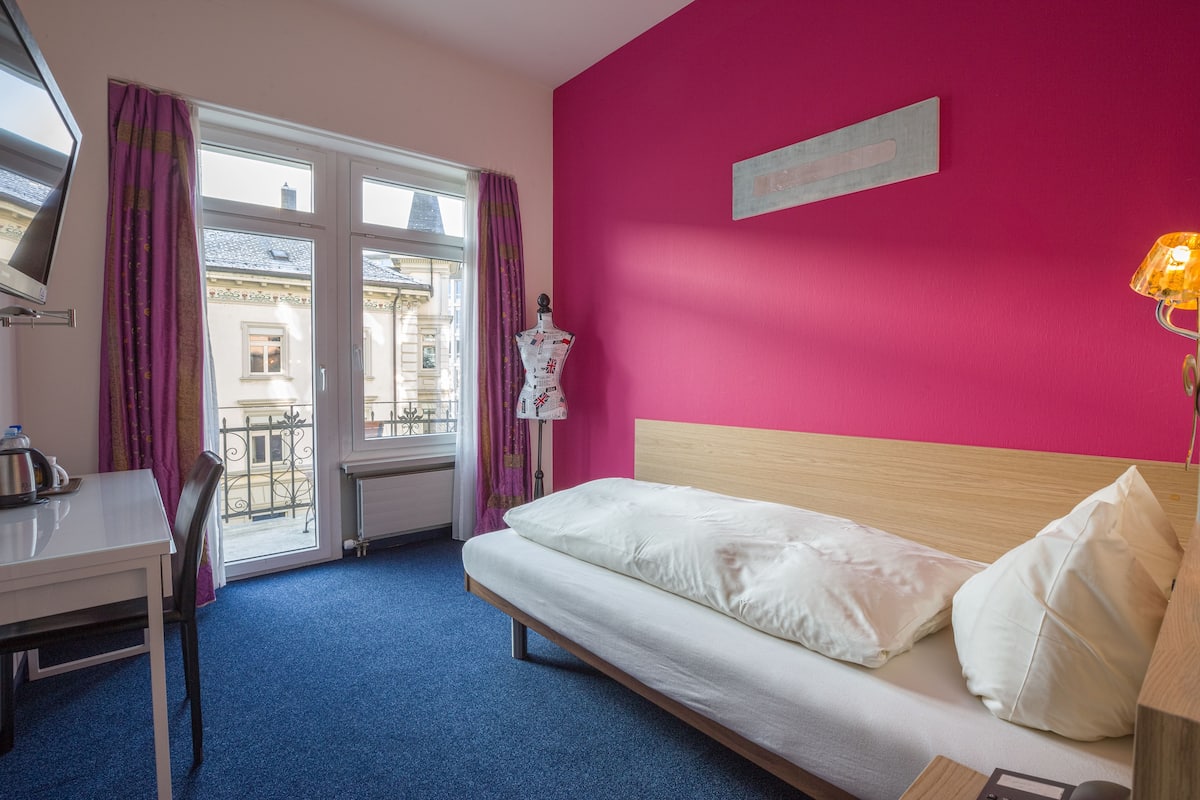 Single Room | Premium bedding, down duvets, Select Comfort beds, desk