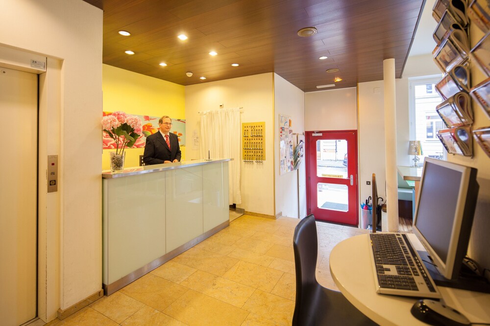 Hotel Ambassador by null