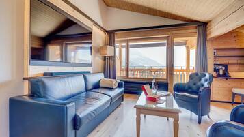 Junior Suite (South) | Premium bedding, minibar, in-room safe, desk