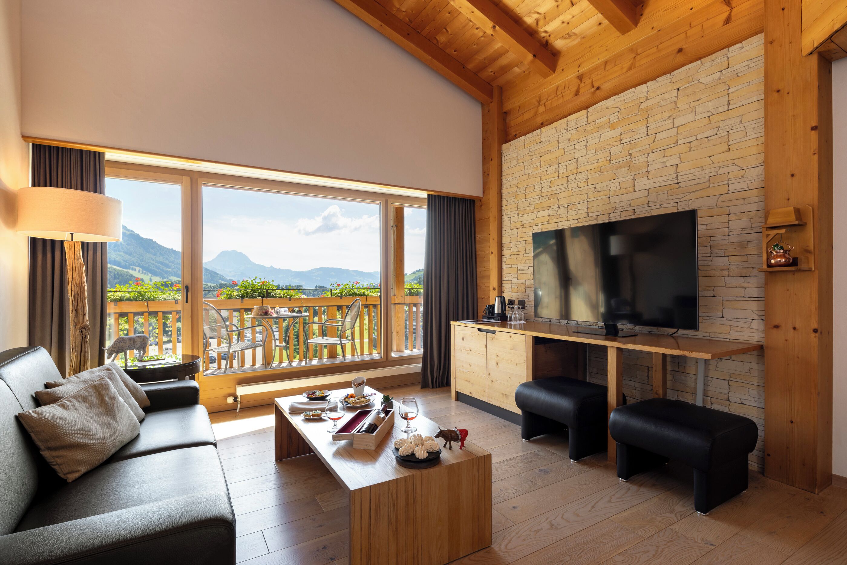 Hochwertige Bettwaren, Minibar, Zimmersafe, Schreibtisch