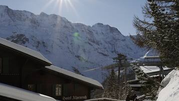 A ski resort with a wooden building labeled "Hotel Alpensuh."