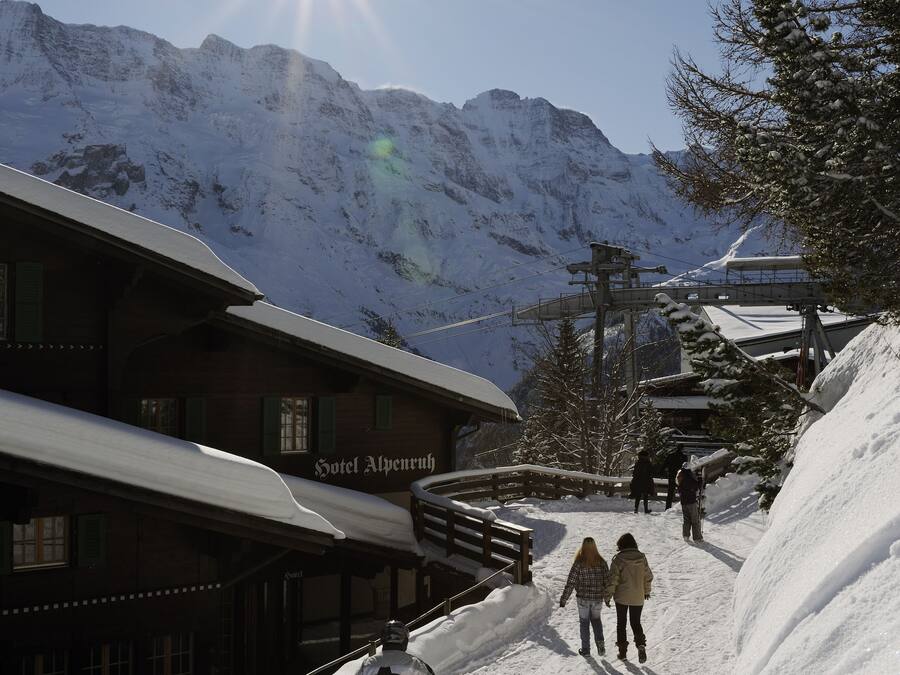 A ski resort with a wooden building labeled "Hotel Alpensuh."