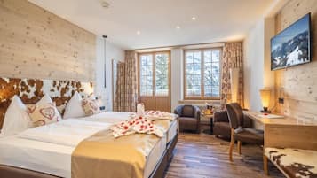 Caja de seguridad en la habitación, escritorio y cortinas blackout