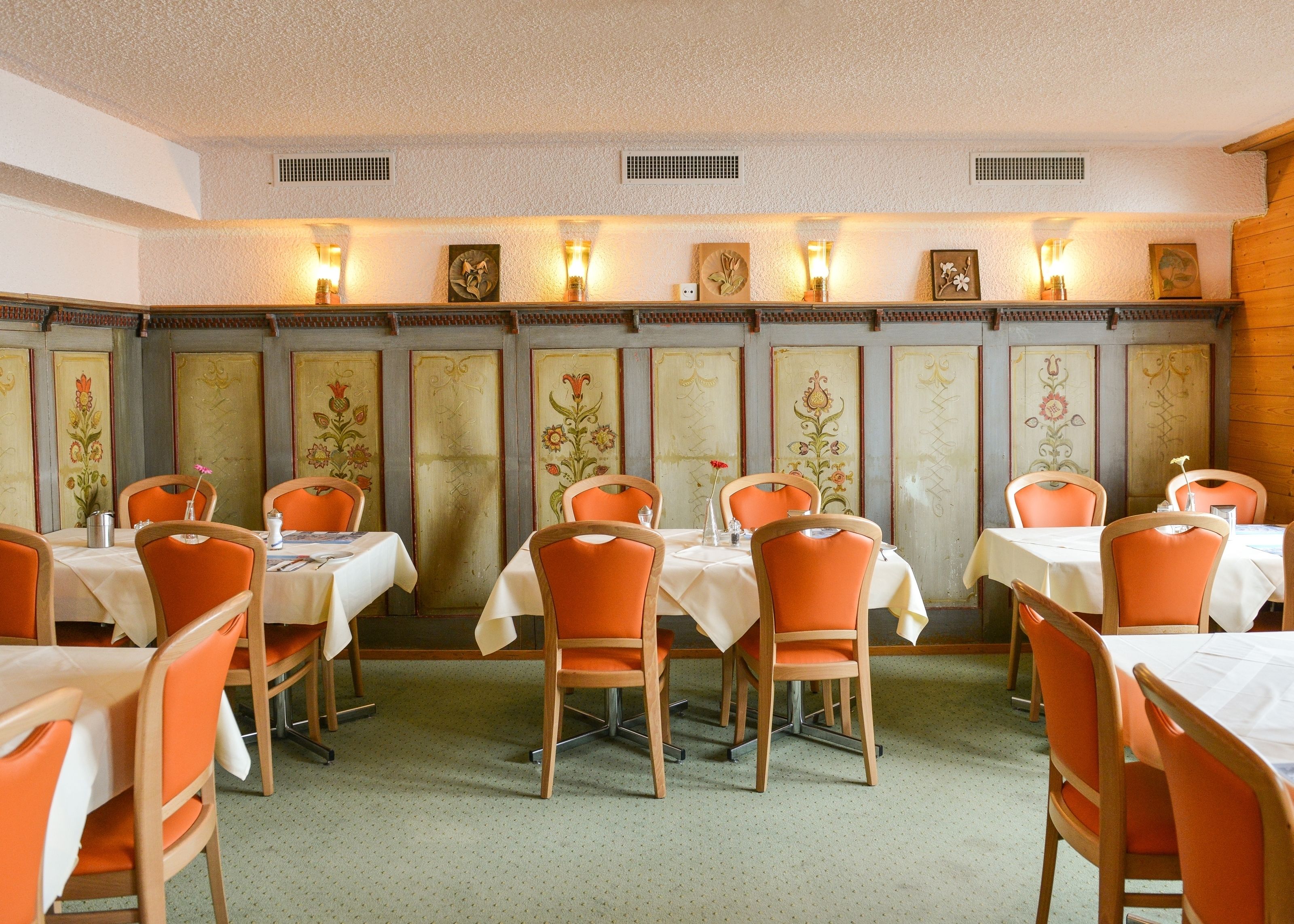 free daily self-service breakfast