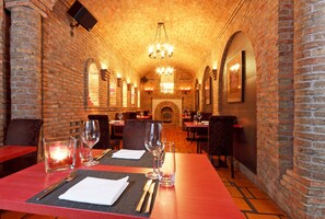 Hi ha 3 restaurants amb plats de cuina internacional 
