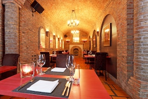 Hi ha 3 restaurants amb plats de cuina internacional