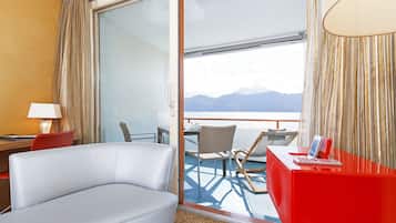 Deluxe Double Room, Lake View | Living area | Flat-screen TV