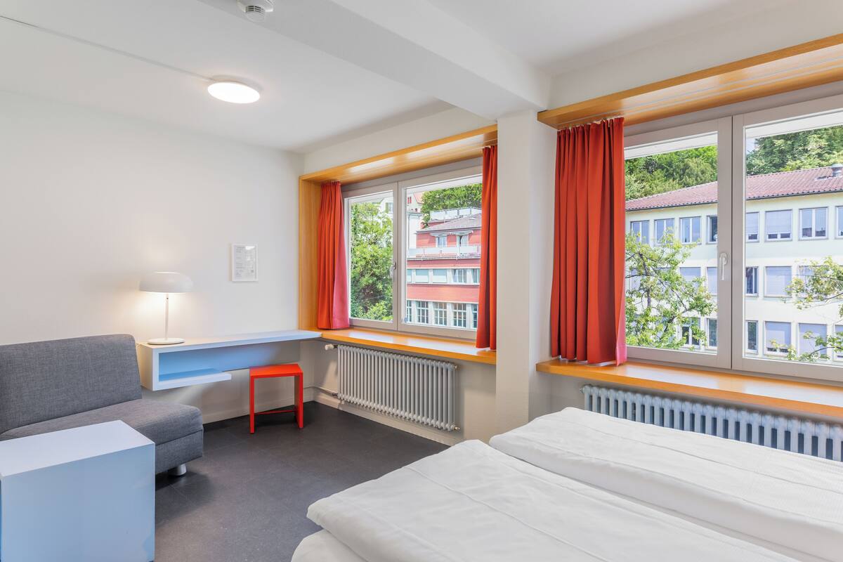 Large Room | 防过敏的被褥、熨斗/熨板、免费 WiFi、闹钟