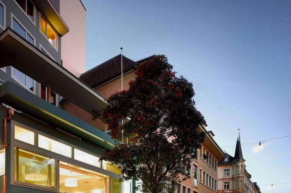 Hotel Marta - 1950’s architecture in Zurich’s vibrant old town, near main station