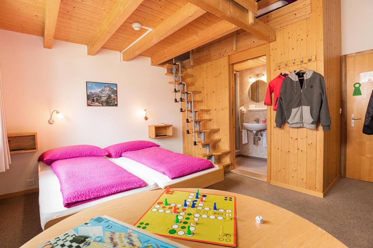 Habitación familiar | Caja fuerte, wifi gratis, ropa de cama