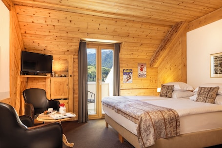 Double Room | Free minibar, in-room safe, desk, bed sheets