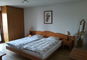 套房 | 迷你吧、書桌、折疊床/加床、免費無線上網