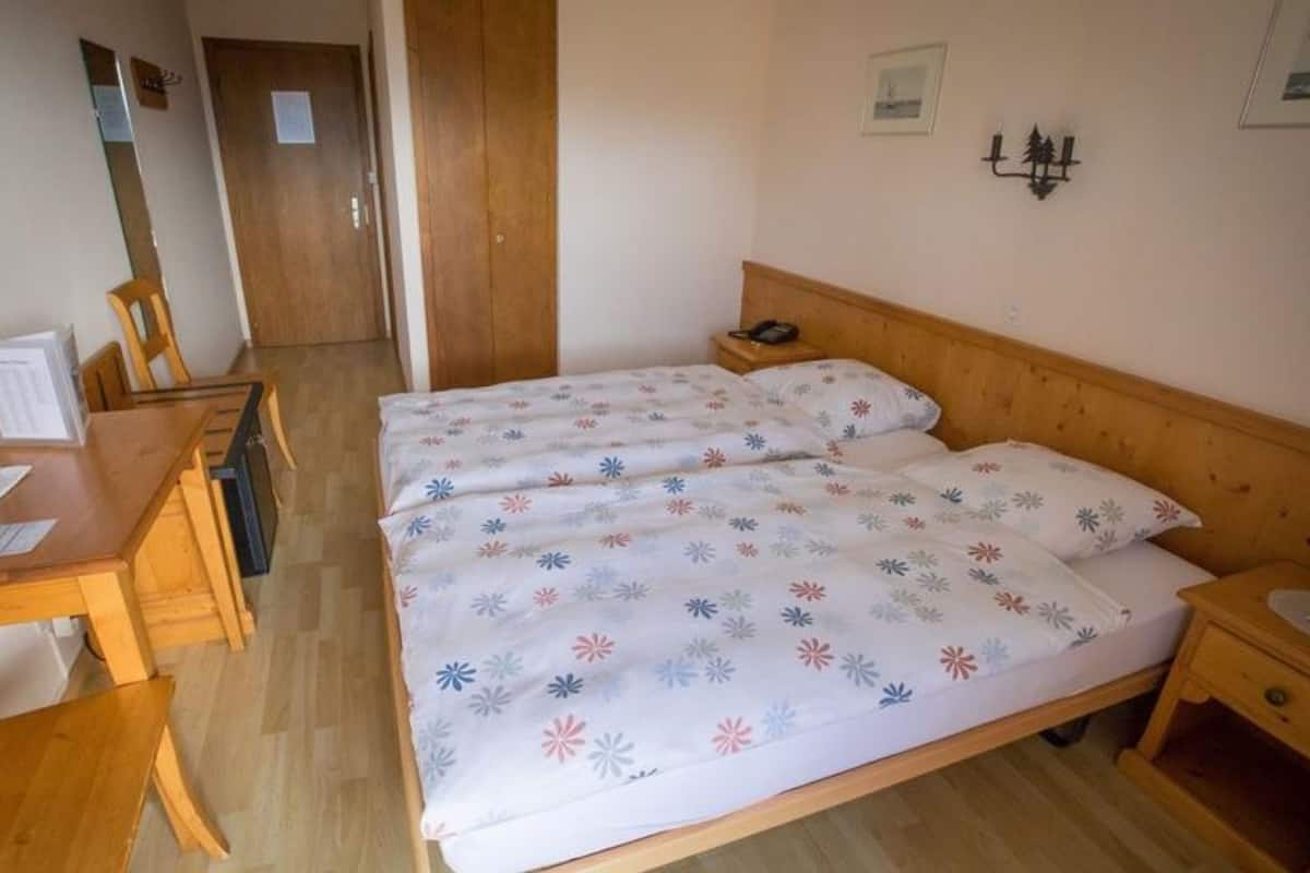 Minibar, desk, rollaway beds, free WiFi