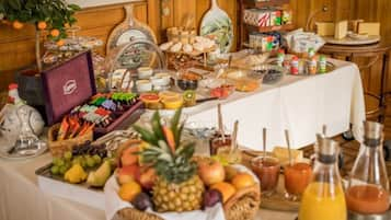 Daily buffet breakfast (CHF 15 per person)