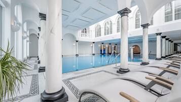 Indoor pool, sun loungers