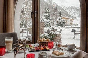 Aperto a colazione e cena, cucina locale